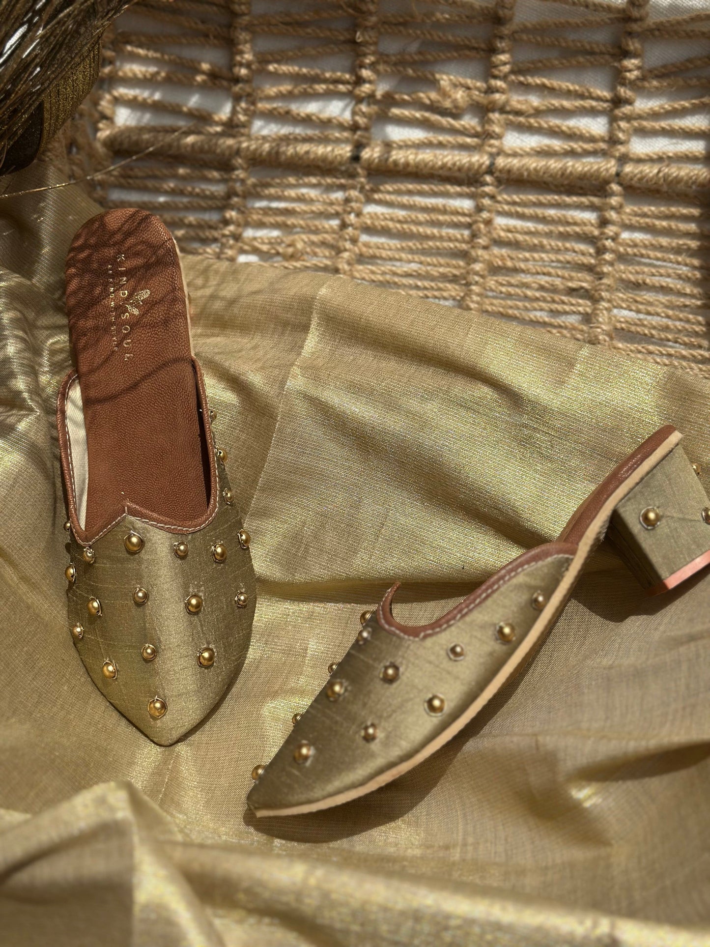 Olive Aura